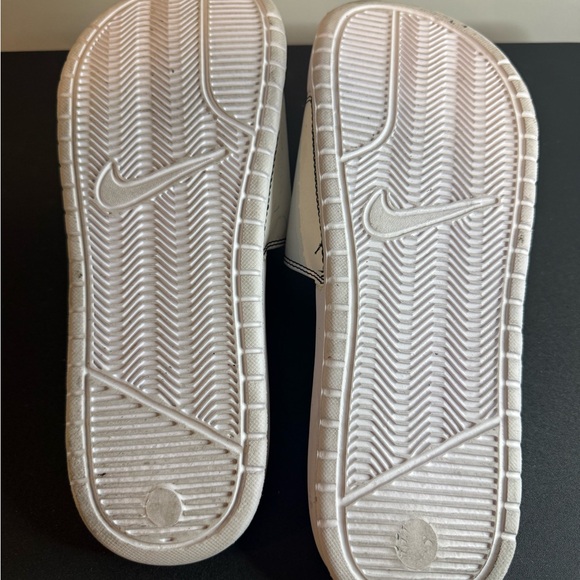 Men’s Nike Dual-Tone Slide Sandals - Picture 3 of 3